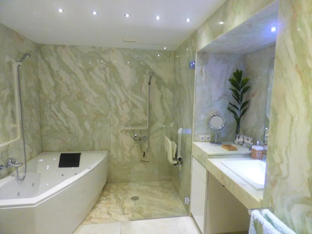 Eco Suites Caves La Laguna  La Laguna (Tenerife)